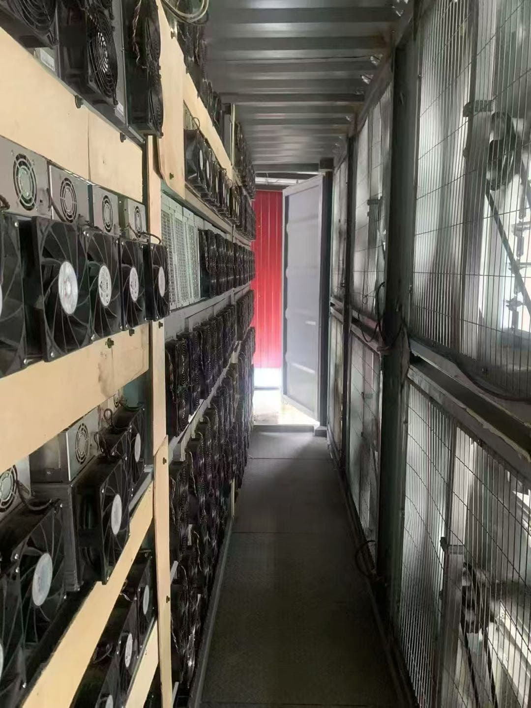 Containerized miner deployment
